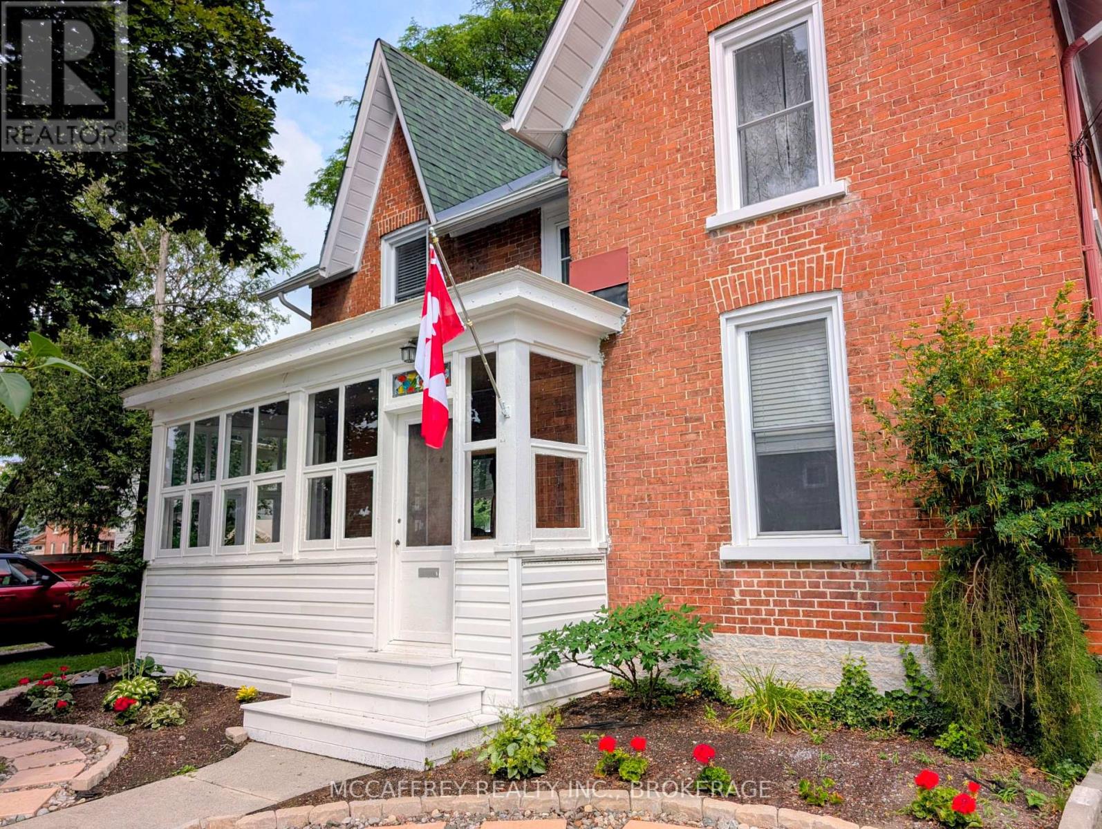 15 GRAHAM STREET E