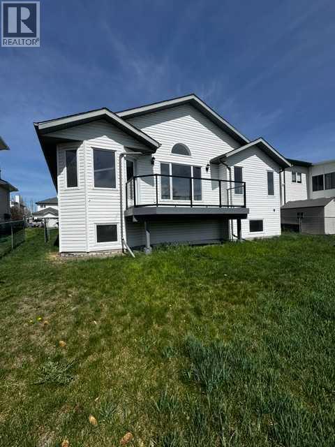 228 Woodside Crescent NW