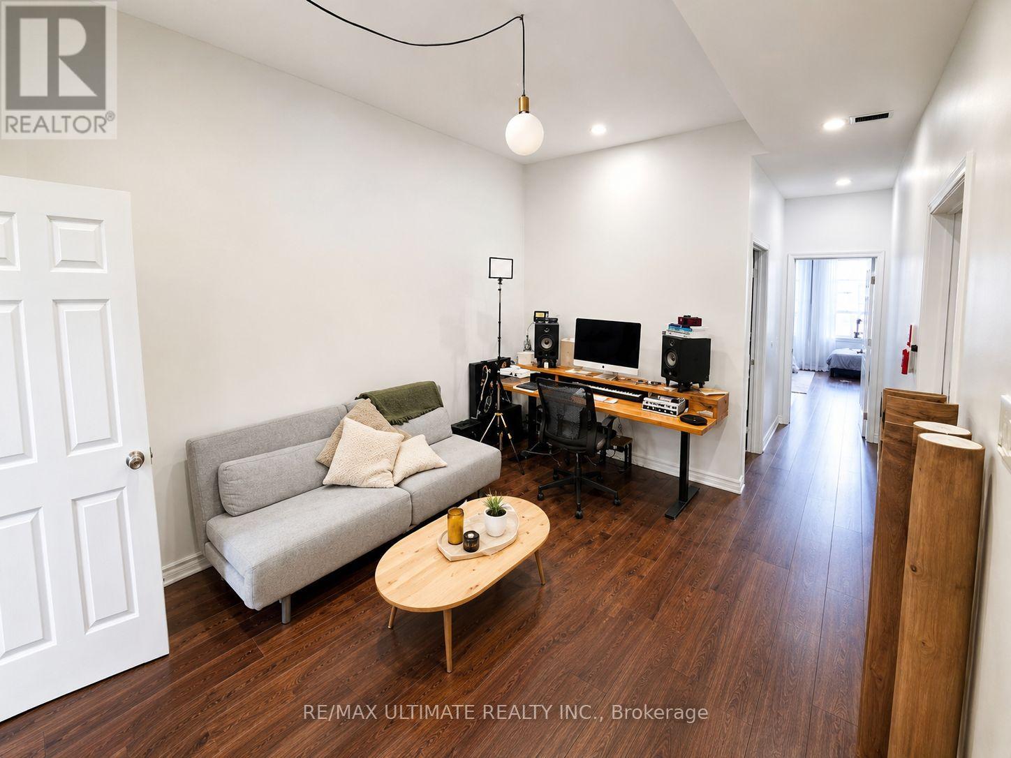 720-720A QUEEN STREET E