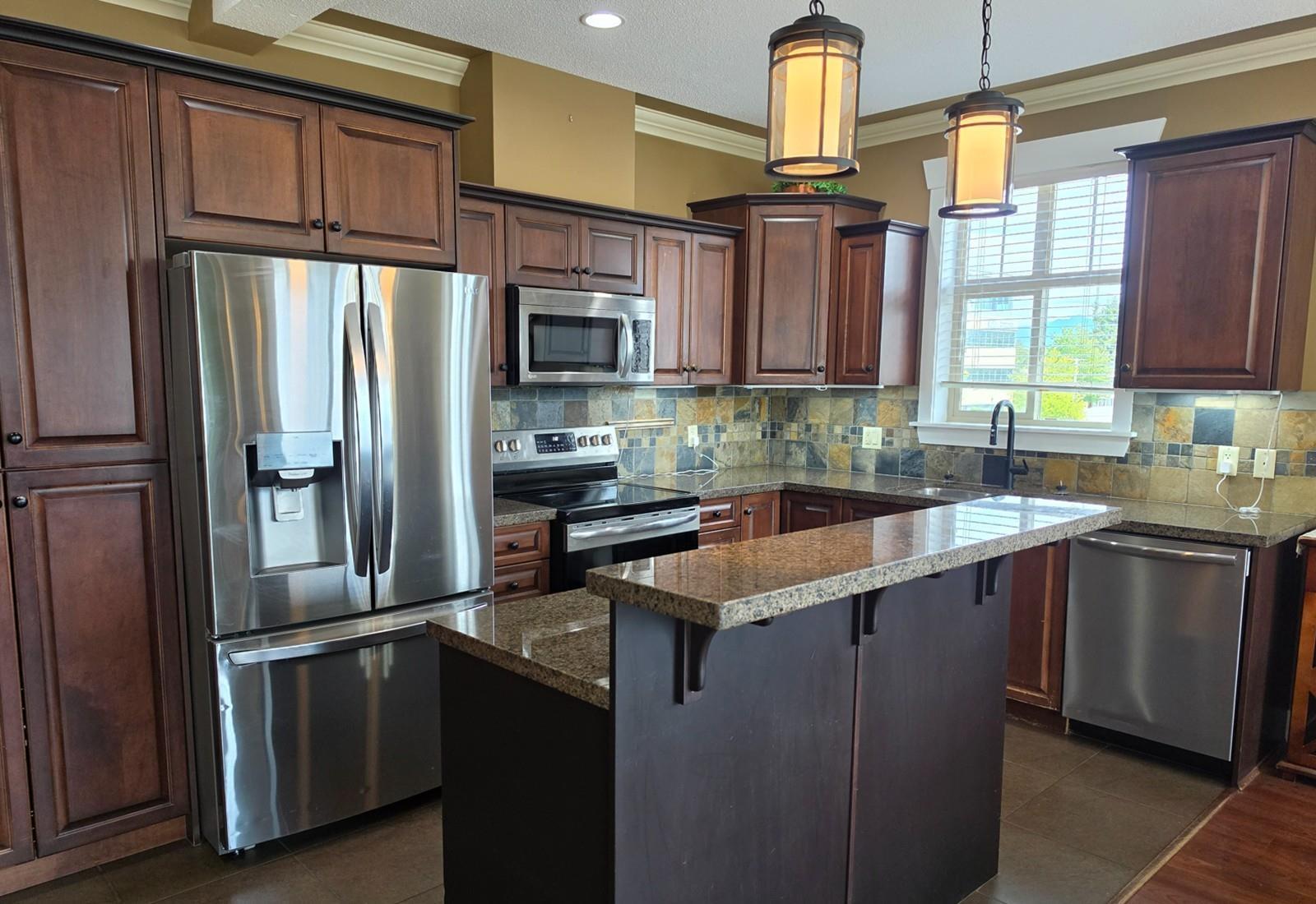 212 45893 CHESTERFIELD AVENUE, Chilliwack Downtown