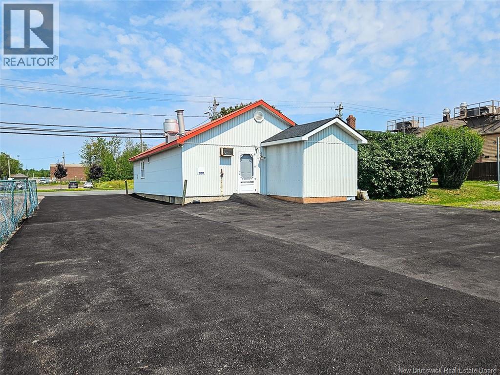 498 Champlain Street - Photo 3