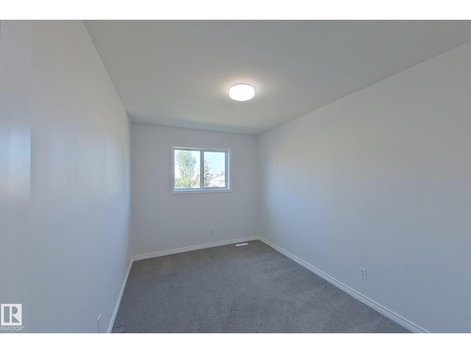 #7 16823 84 ST NW NW