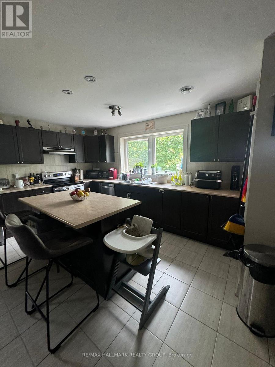 2 - 138 LEES AVENUE