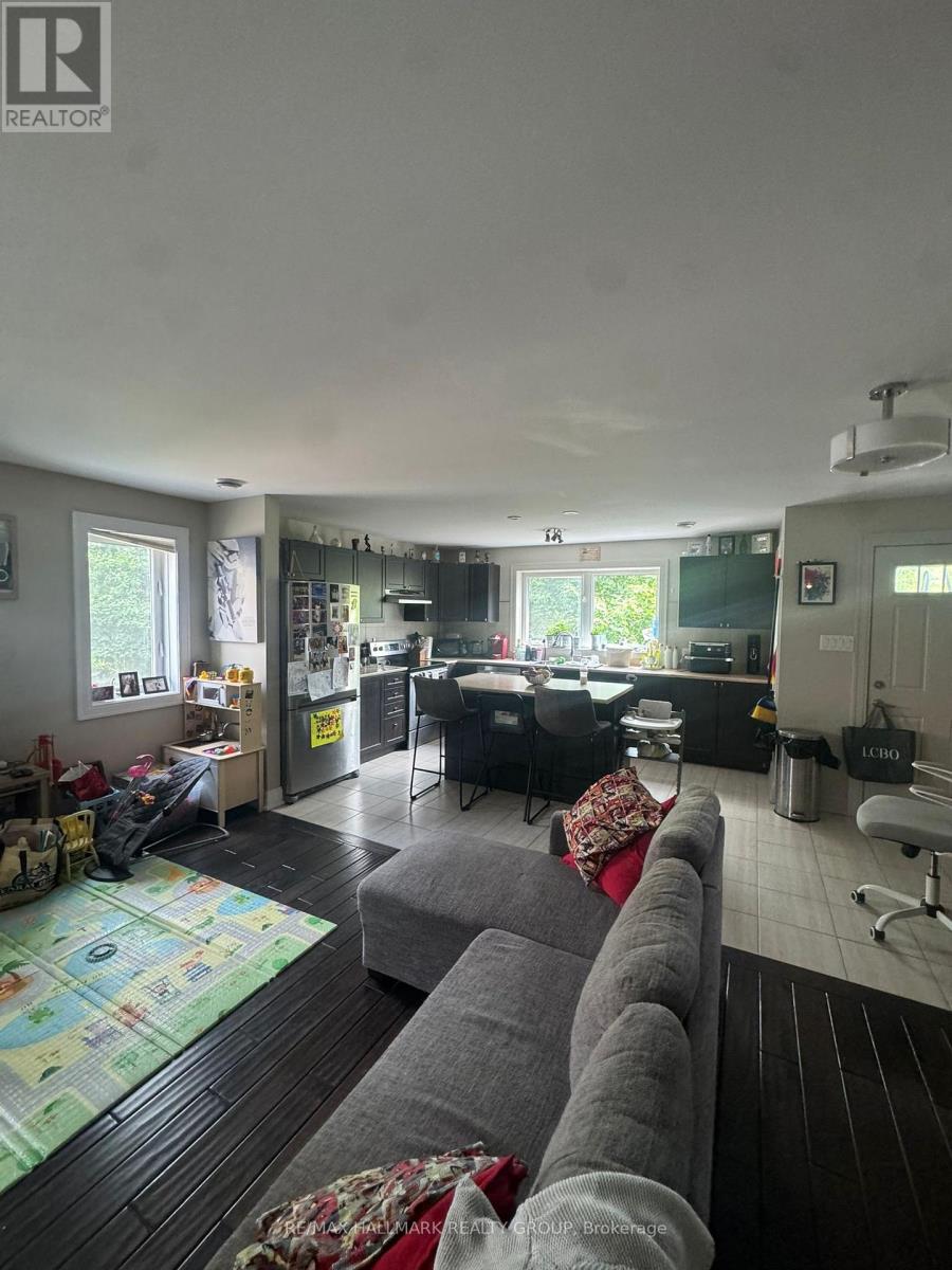 2 - 138 LEES AVENUE