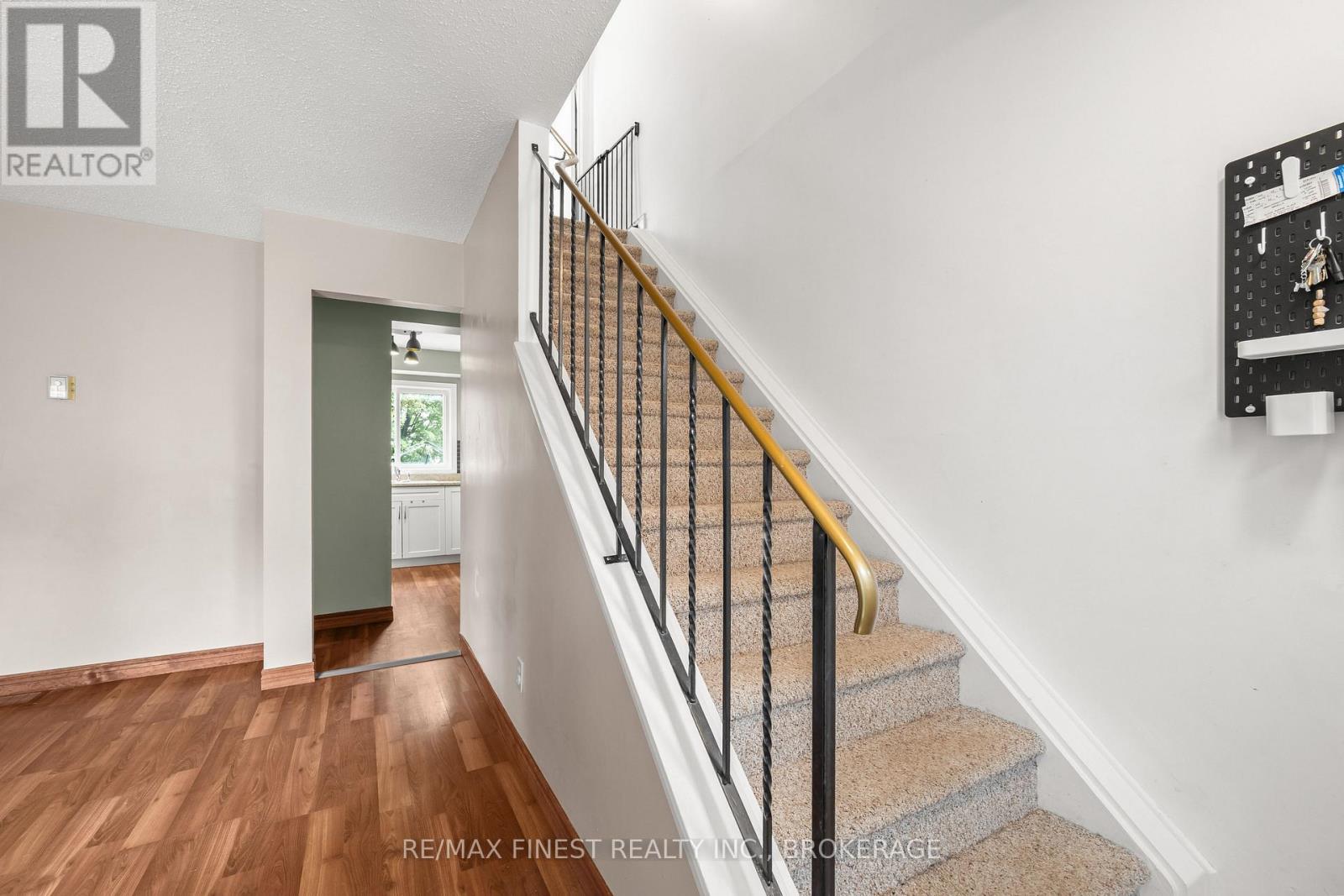 860 BEACONHILL COURT