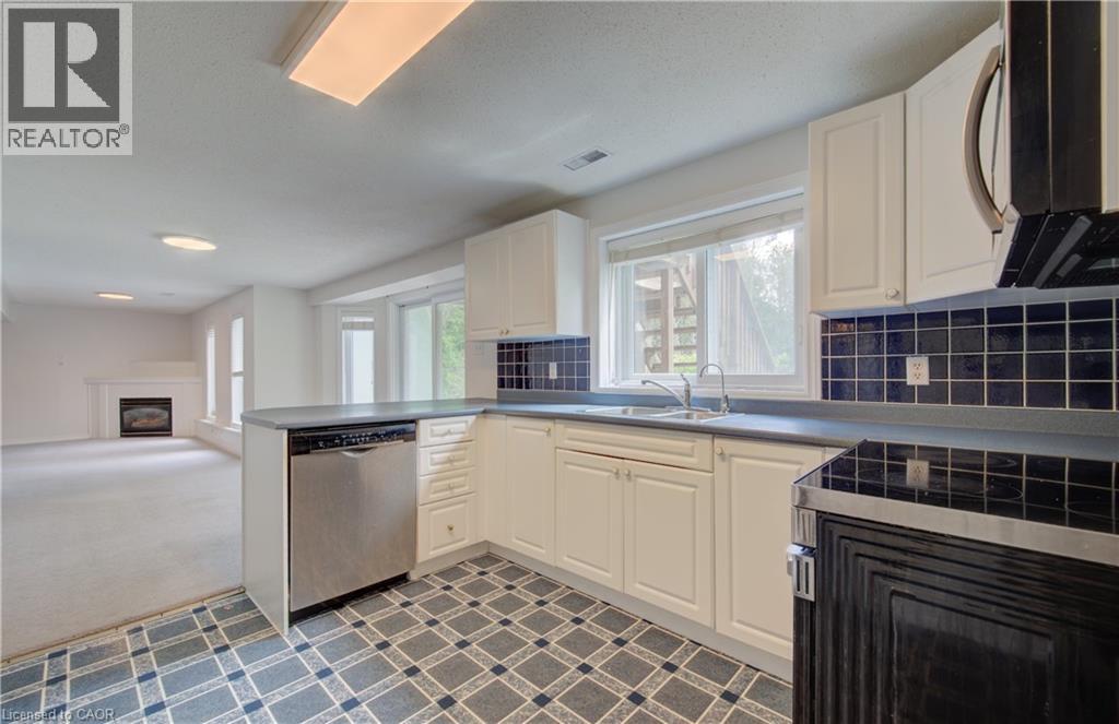 25 IDLE RIDGE Court
