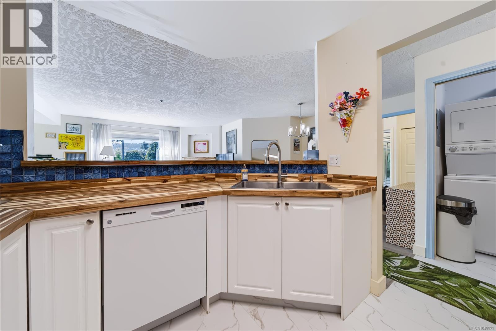 212 4965 Vista View Cres