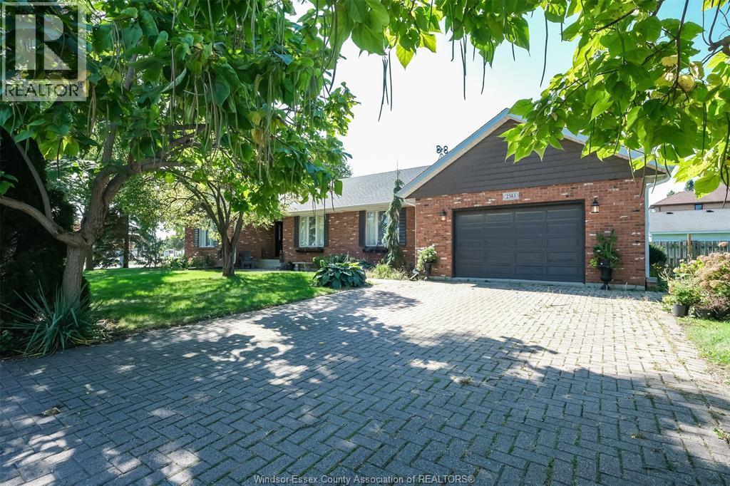 2585 BANWELL