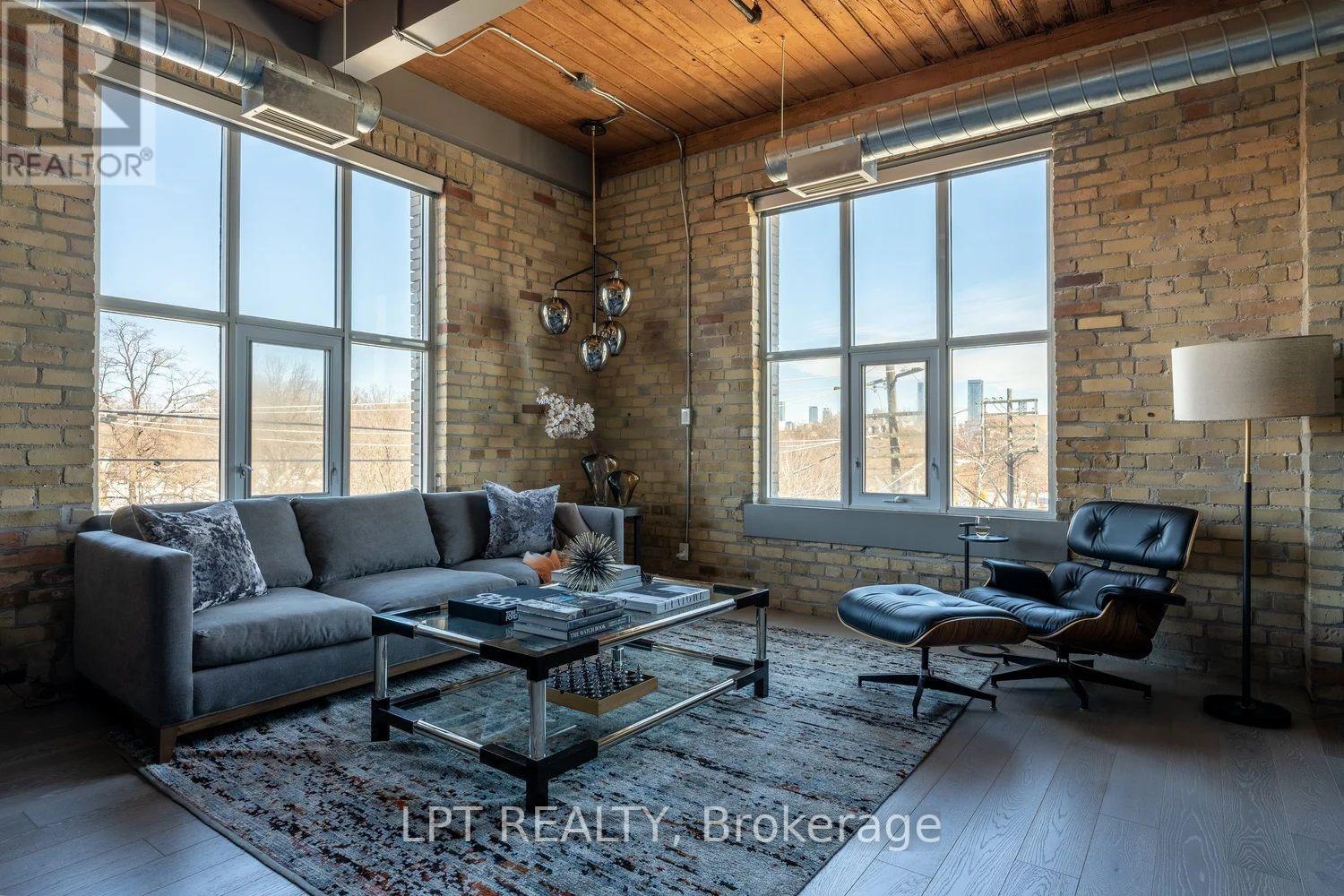 414 - 955 QUEEN STREET W