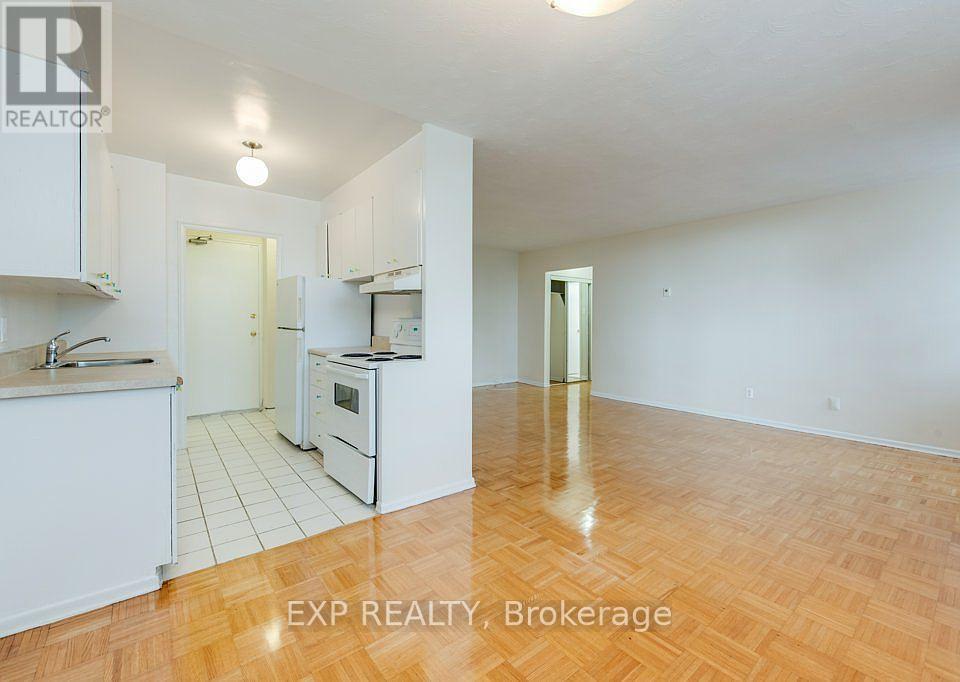 1006 - 10 HUNTLEY STREET