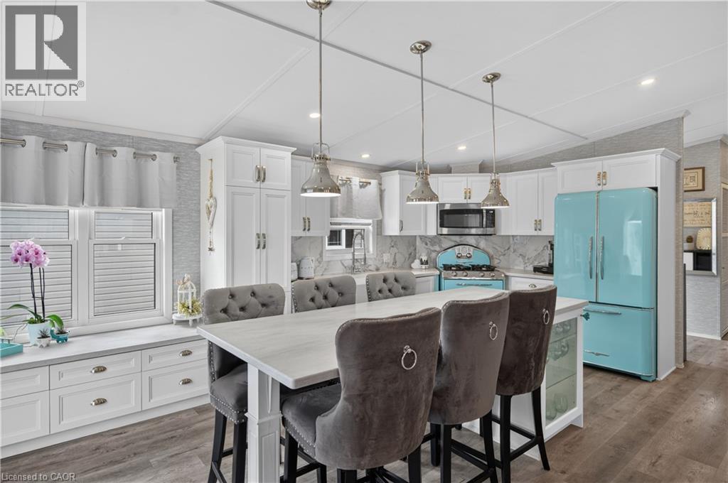 4449 MILBUROUGH  Unit# 5 Oak Street