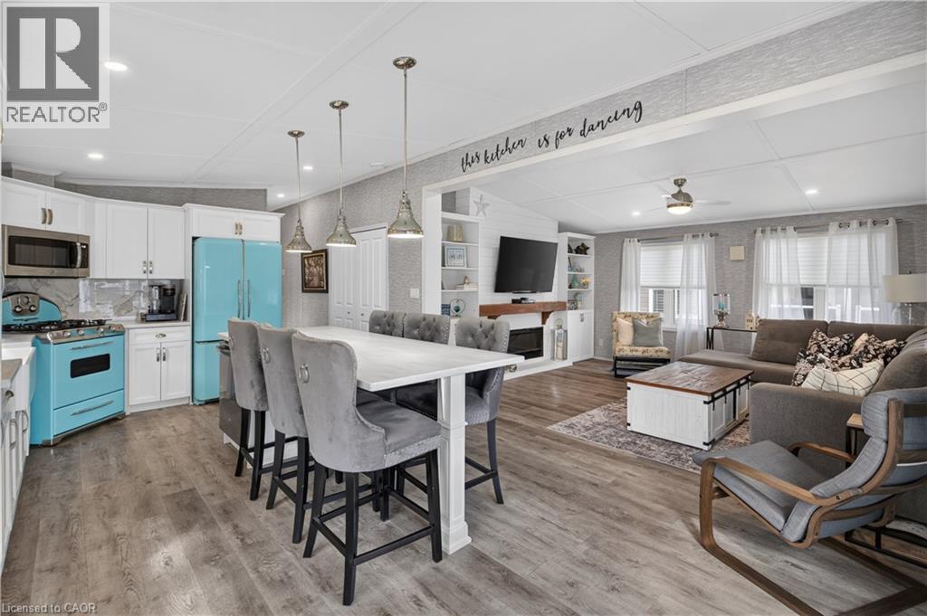 4449 MILBUROUGH  Unit# 5 Oak Street