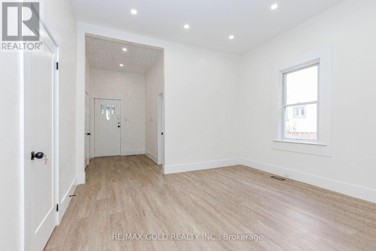 108 NORFOLK AVENUE