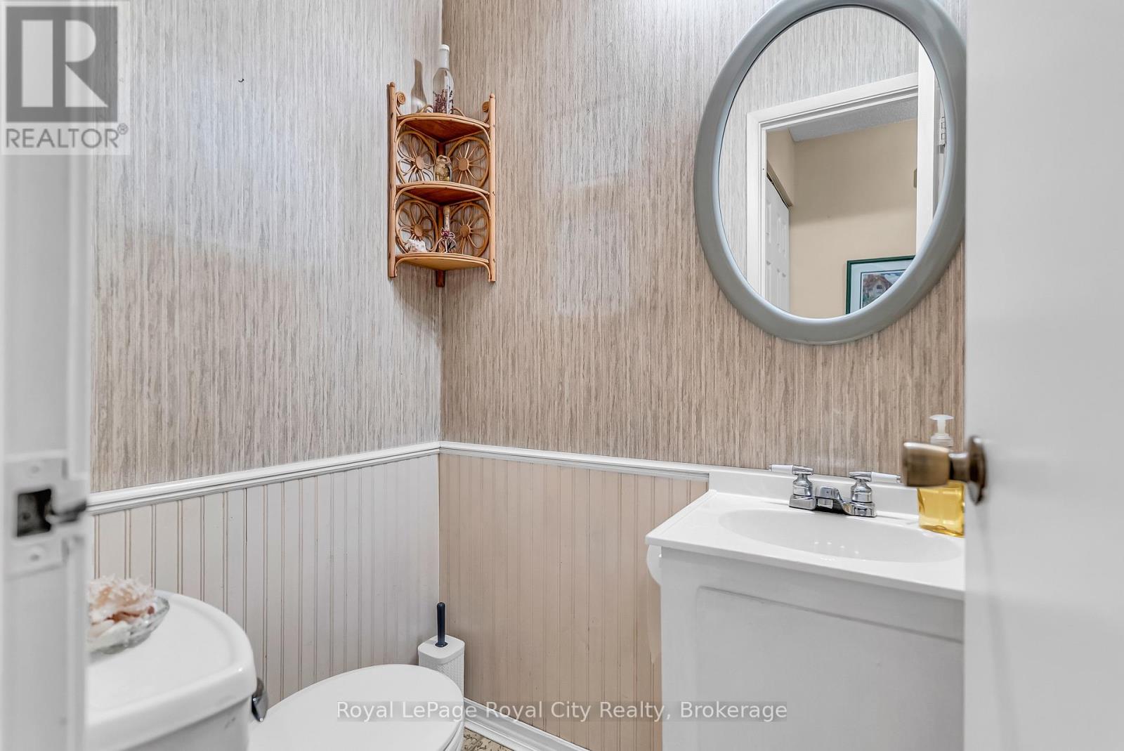 62 - 201 SILVERCREEK PARKWAY N