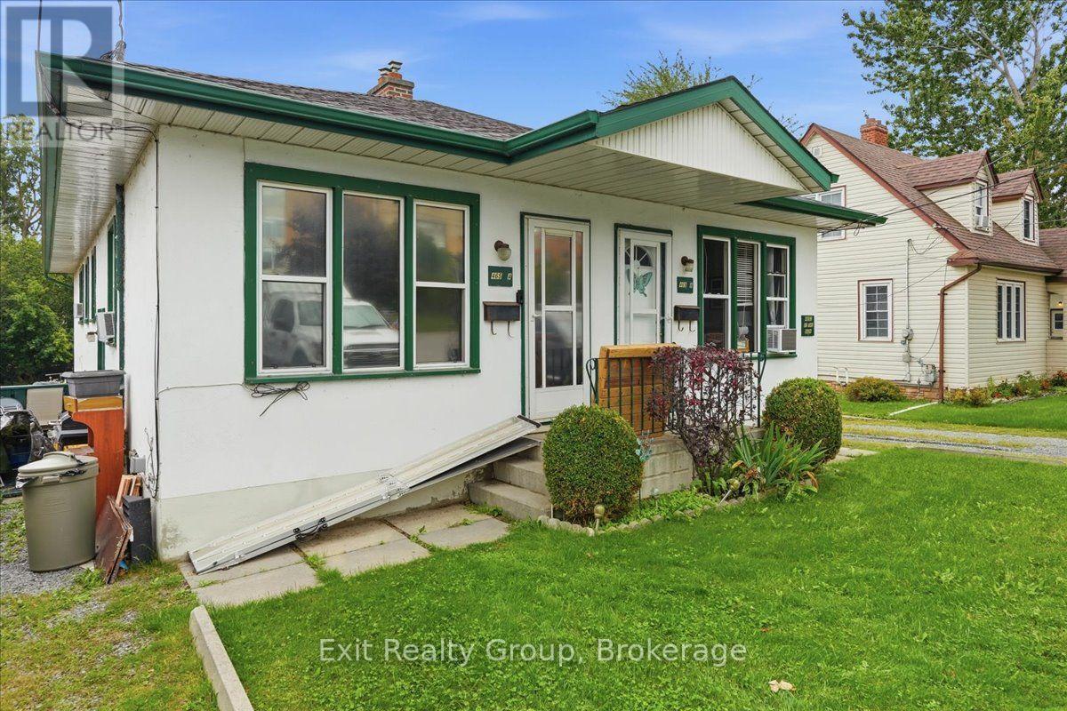 465 DUNDAS STREET W