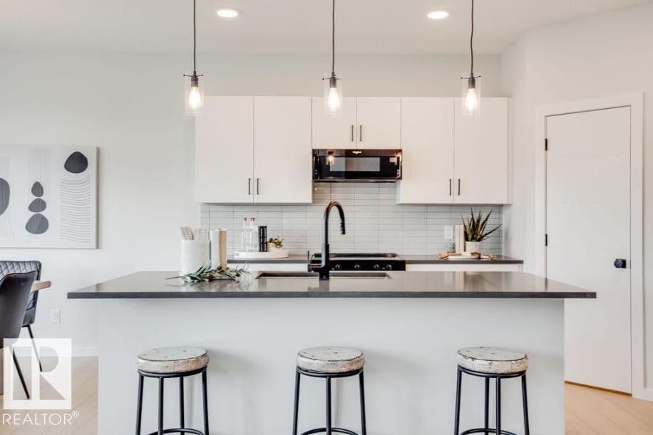 2431 209 ST NW