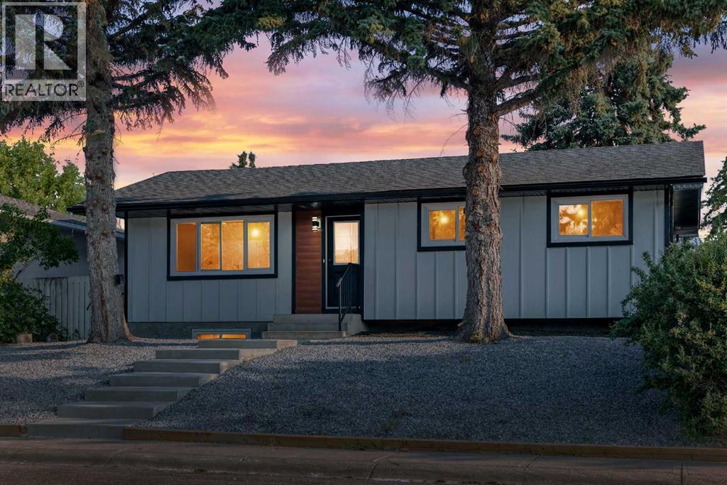808 Avonlea Place SE
