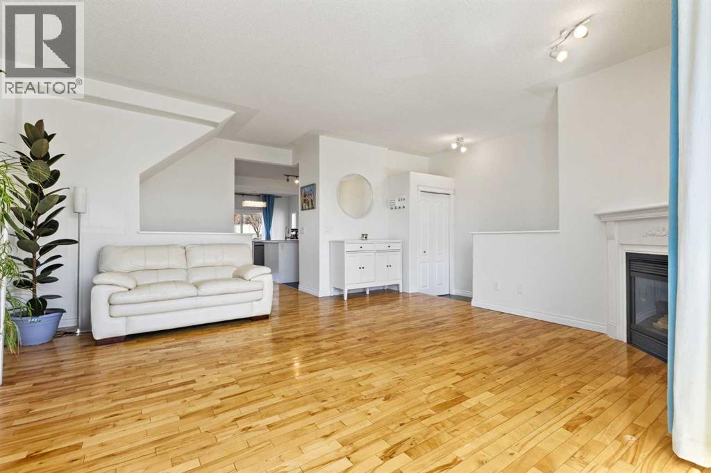 82 Country Hills Gardens NW