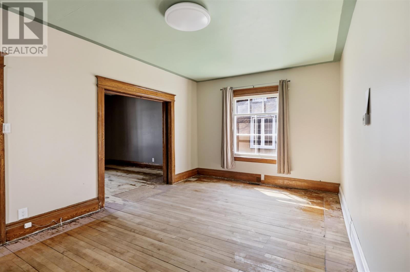 233 Gloucester ST - Photo 3