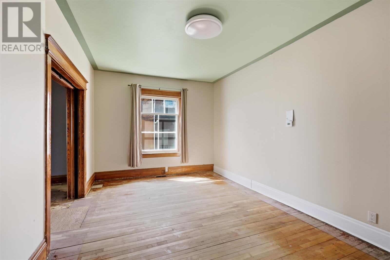 233 Gloucester ST - Photo 4