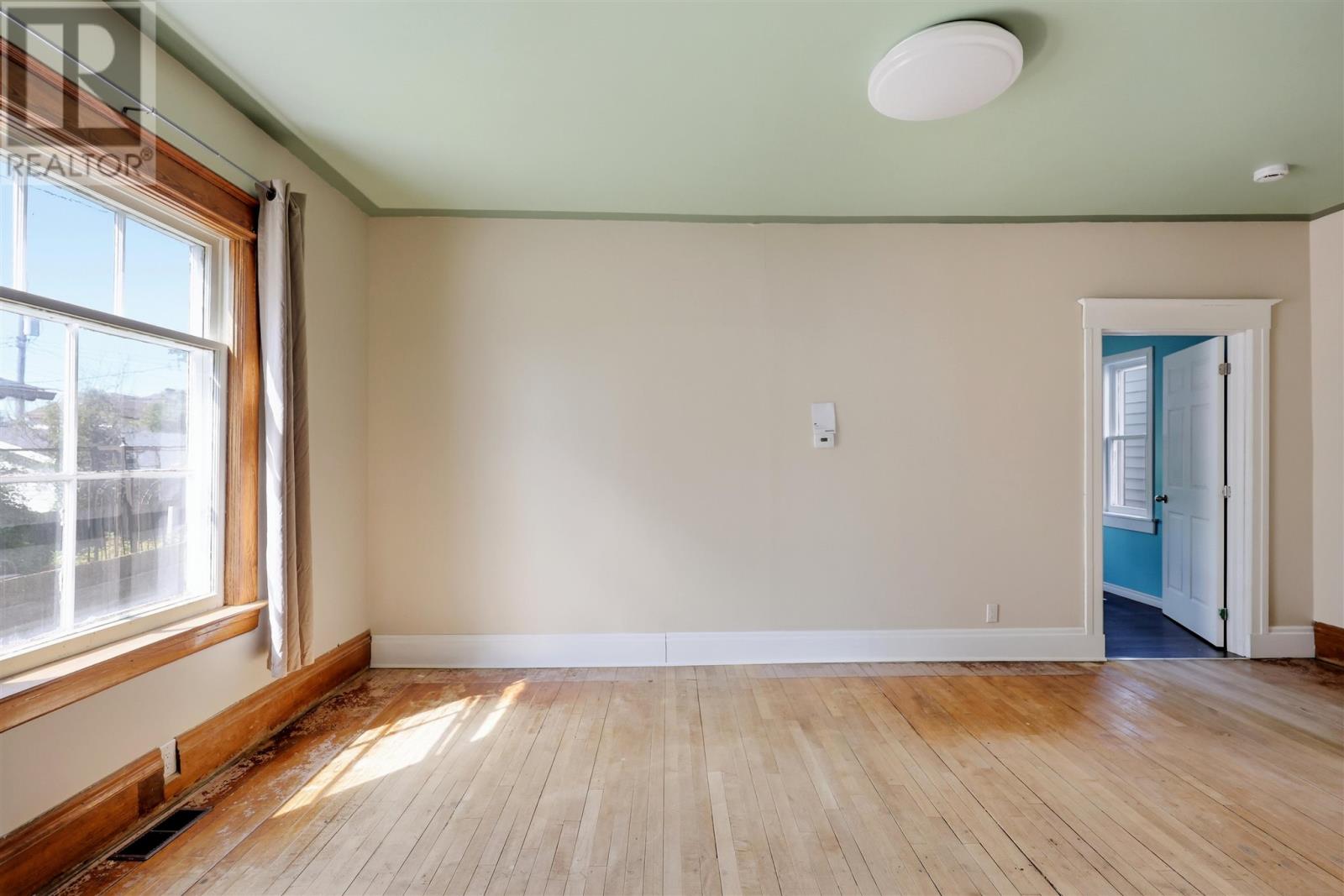 233 Gloucester ST - Photo 2