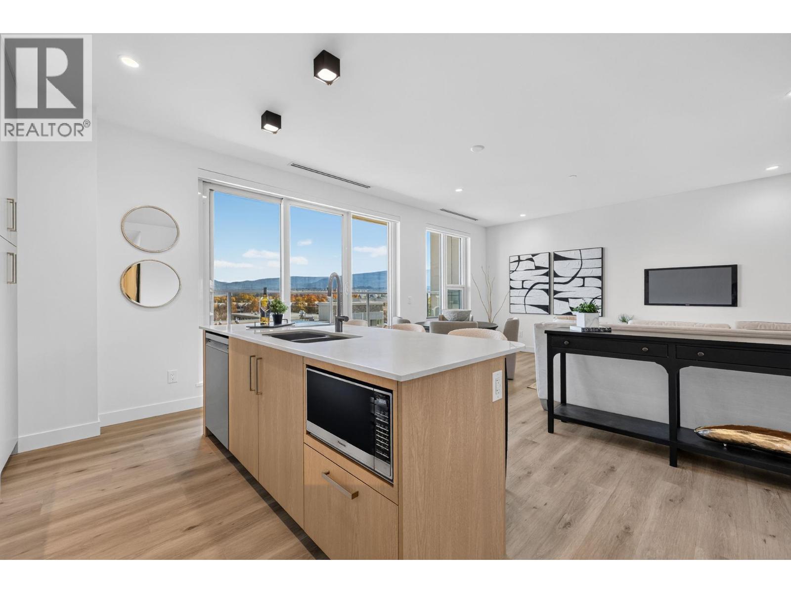 3300 Lakeshore Road Unit# 401