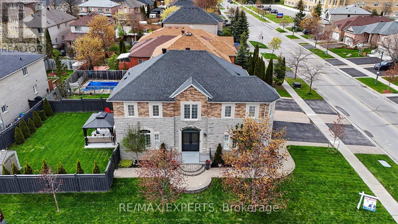 2 IRONHORSE CRESCENT