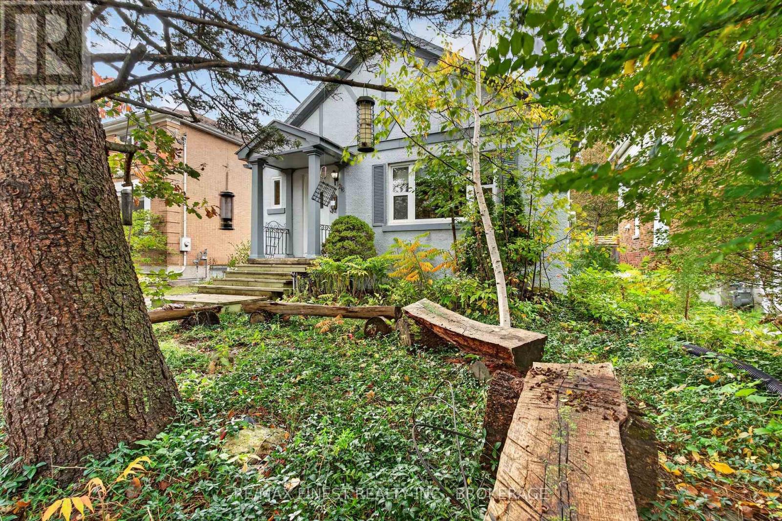 218 HELEN STREET