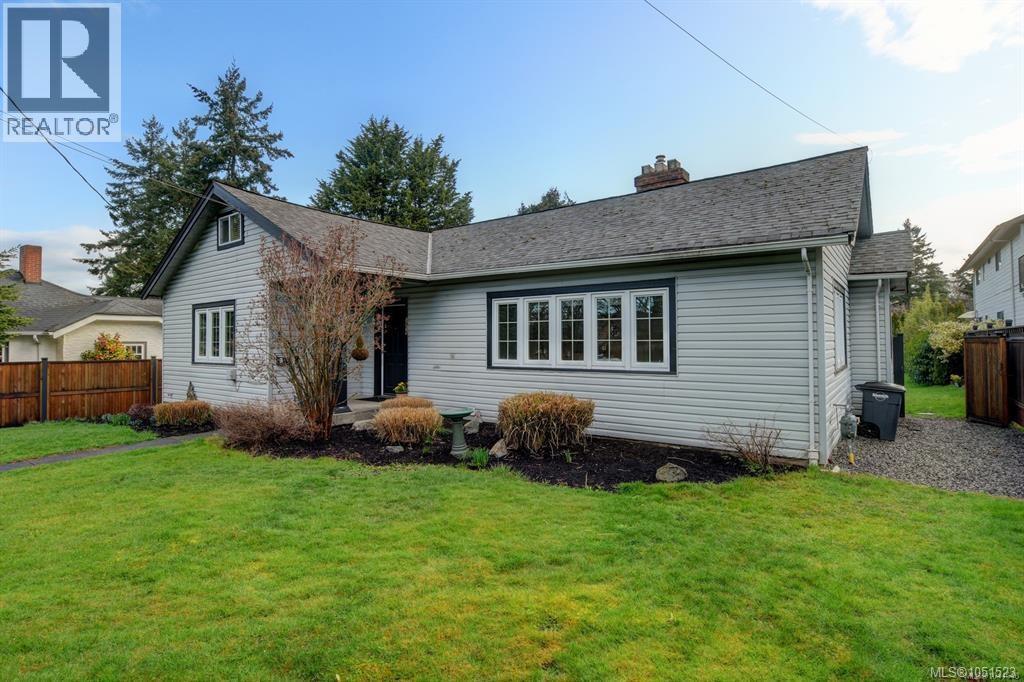 3919 QUADRA ST, SAANICH, BC V8X 1J3 - Image 3545166297.jpeg?d=l