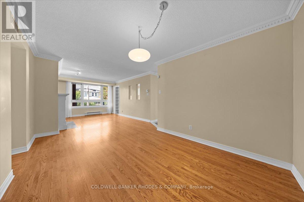 205 - 939 NORTH RIVER ROAD