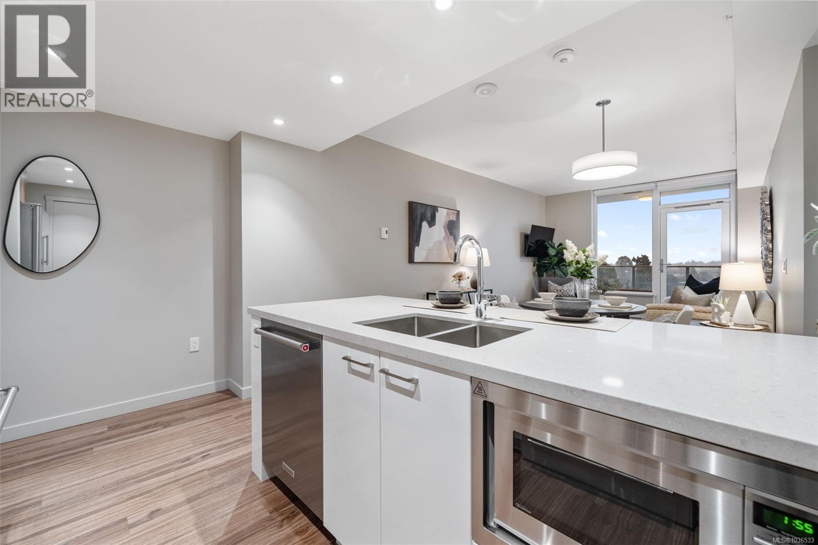 1104 777 Belleville St