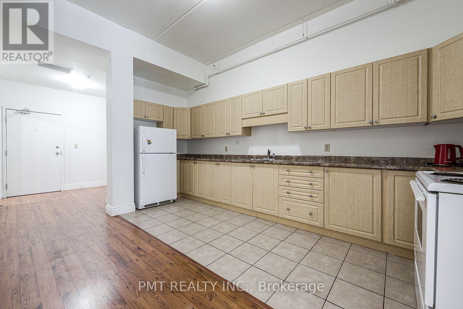 208 - 150 COLBORNE STREET E