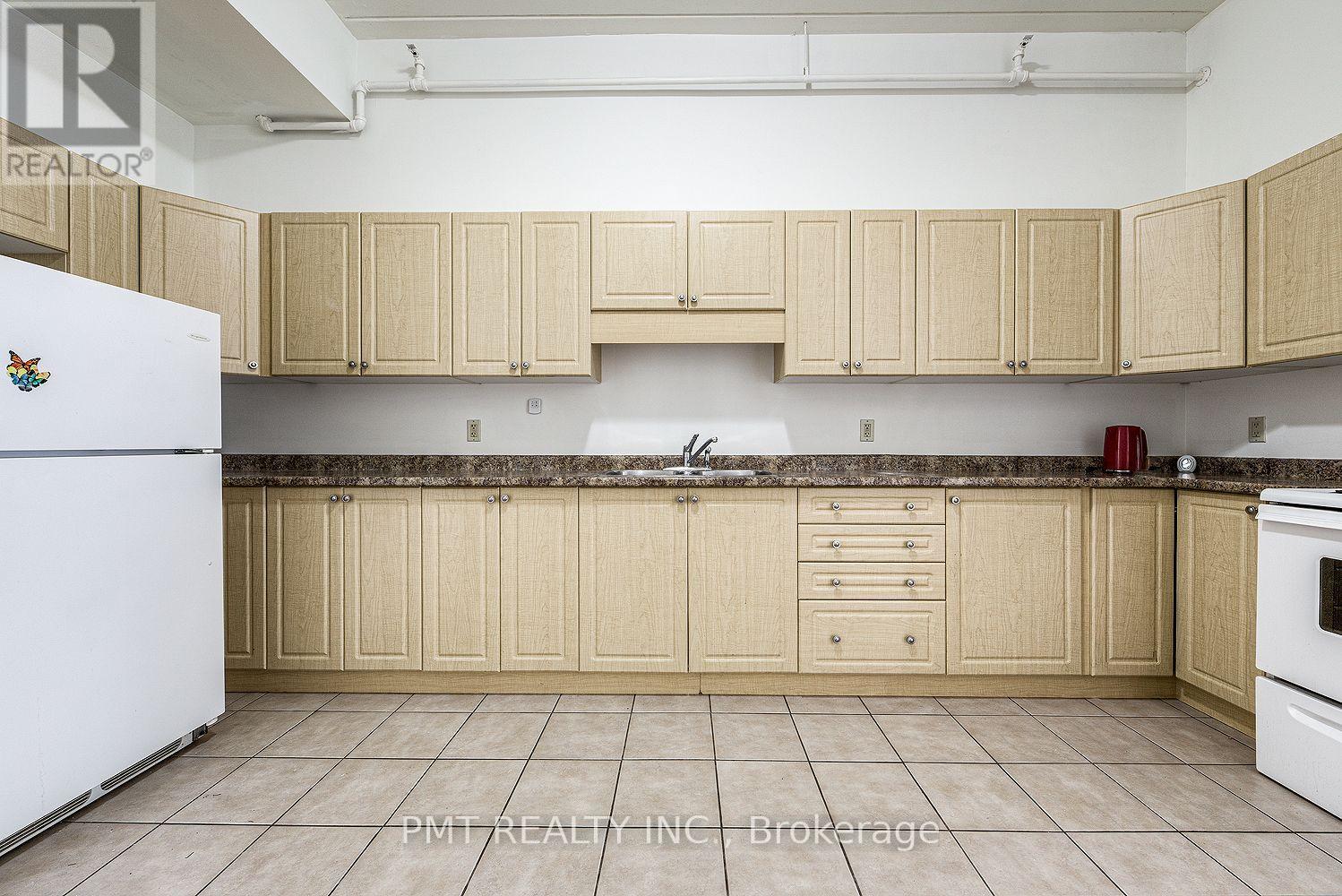 208 - 150 COLBORNE STREET E