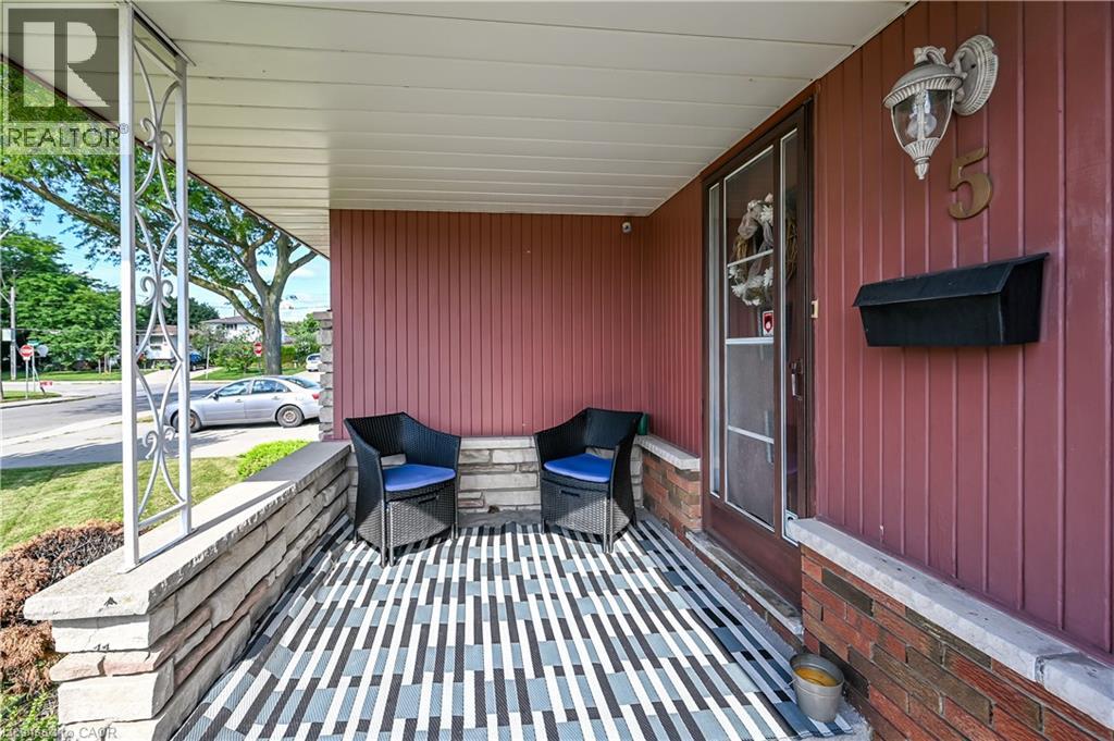 5 KENTLEY Drive