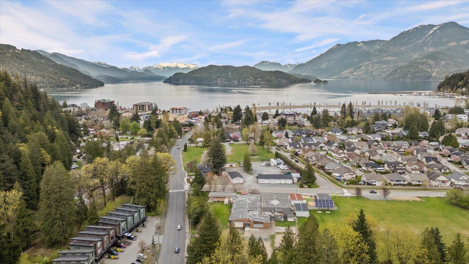 2 520 HOT SPRINGS ROAD, Harrison Hot Springs