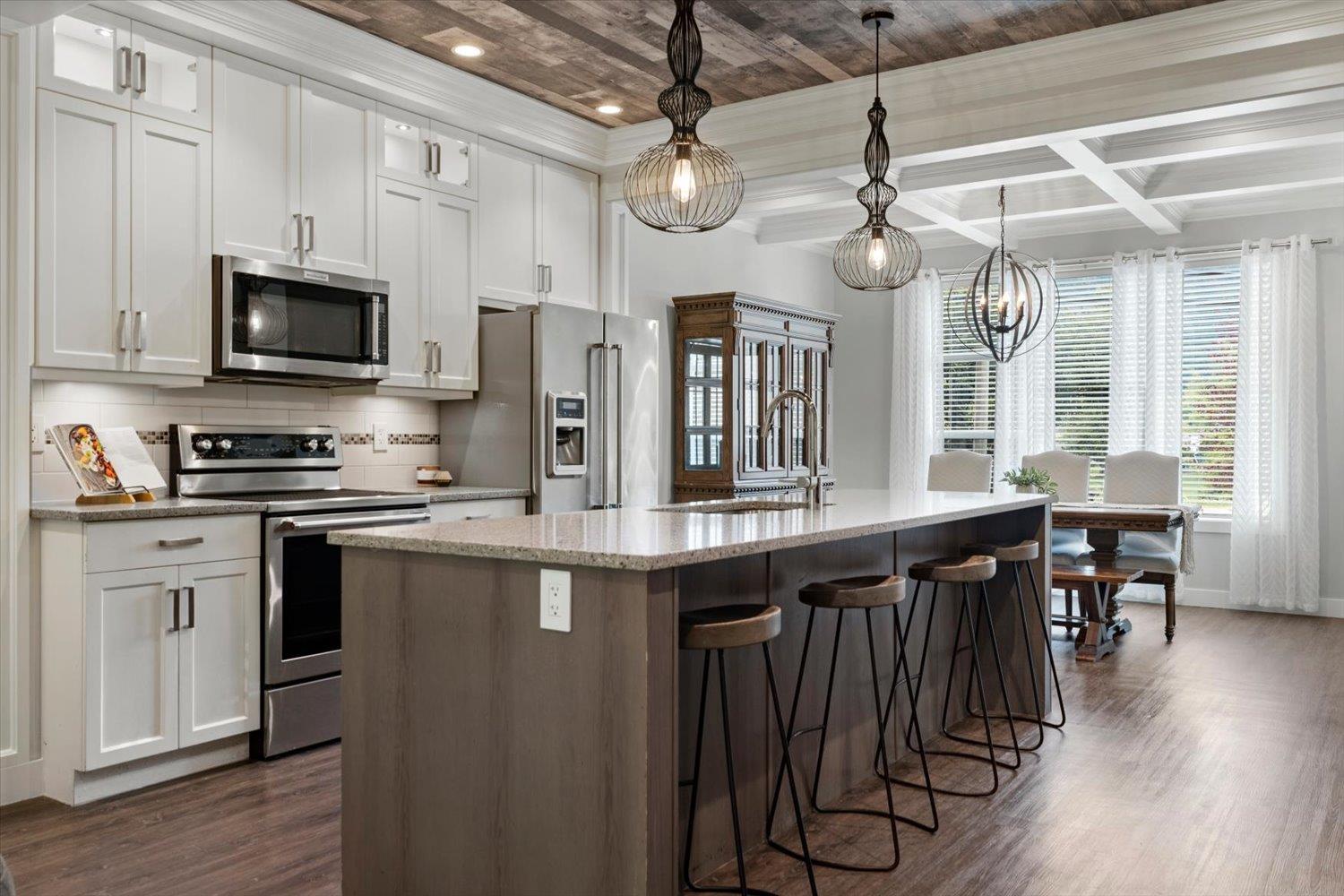 2 520 HOT SPRINGS ROAD, Harrison Hot Springs