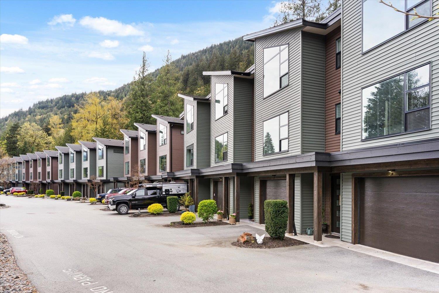 2 520 HOT SPRINGS ROAD, Harrison Hot Springs