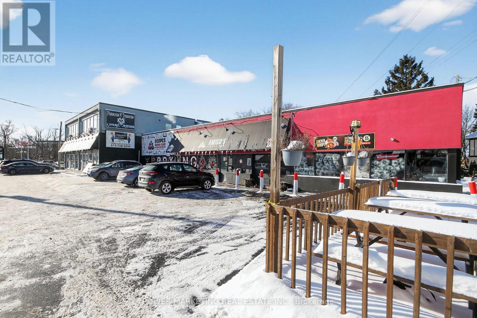 858 MERIVALE ROAD