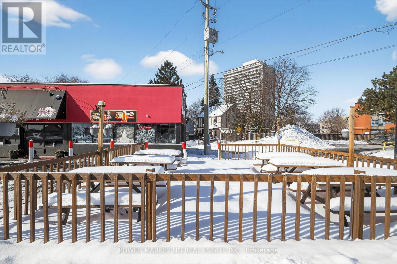 858 MERIVALE ROAD
