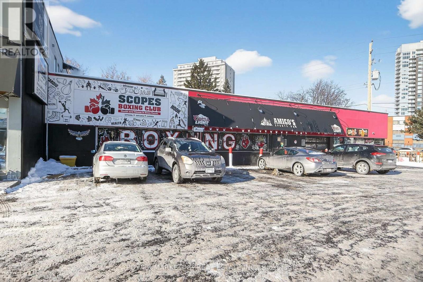 858 MERIVALE ROAD