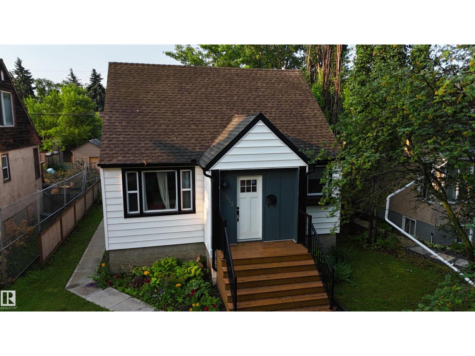 10915 67 AV NW