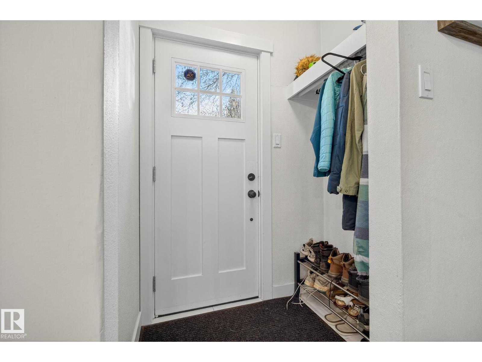 10915 67 AV NW