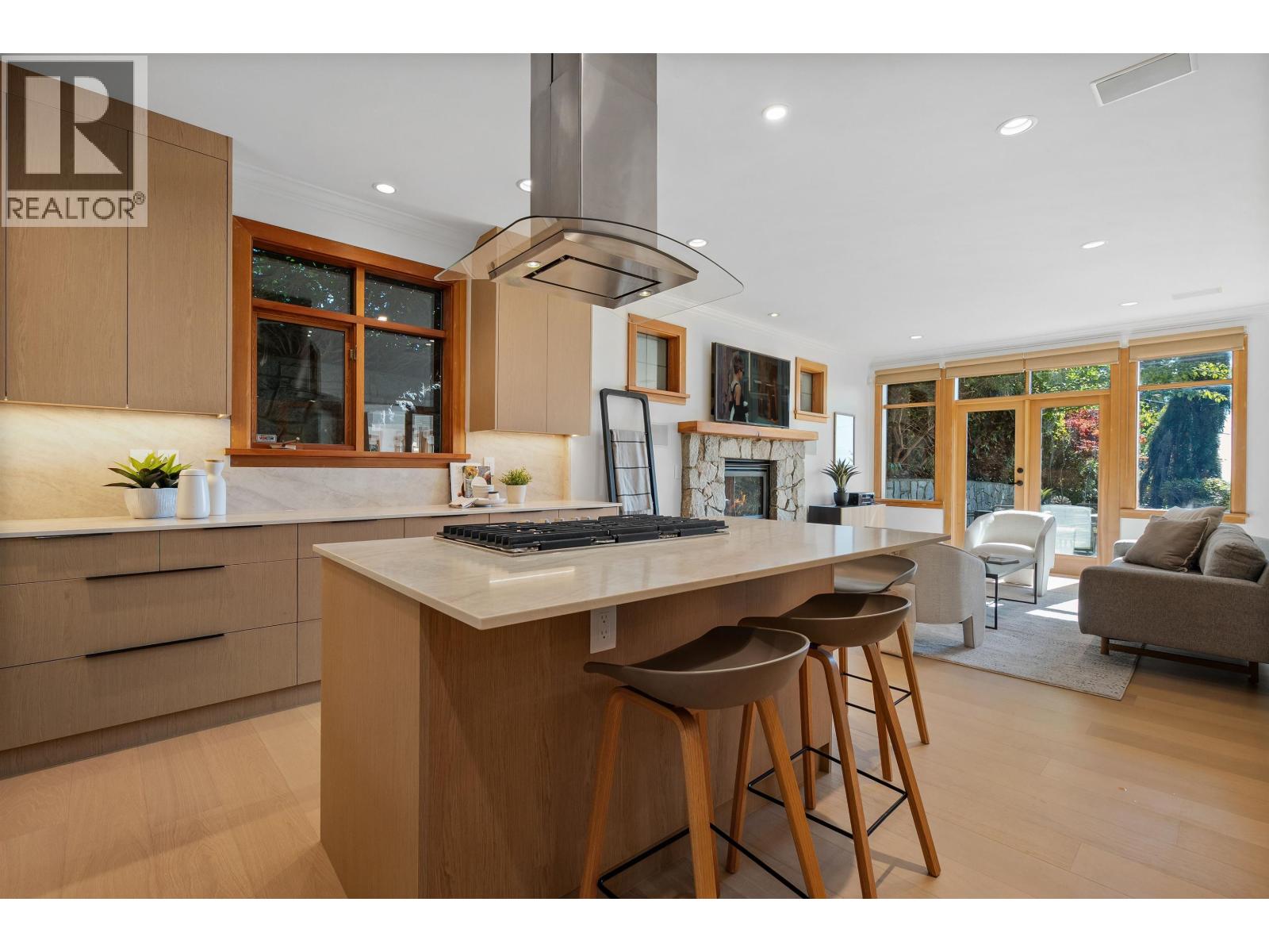 4812 SKYLINE DRIVE