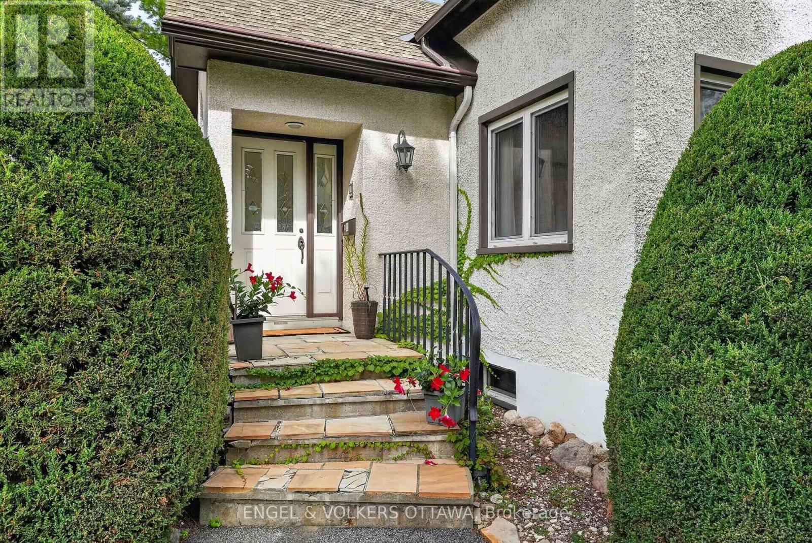 2101 ALTA VISTA DRIVE