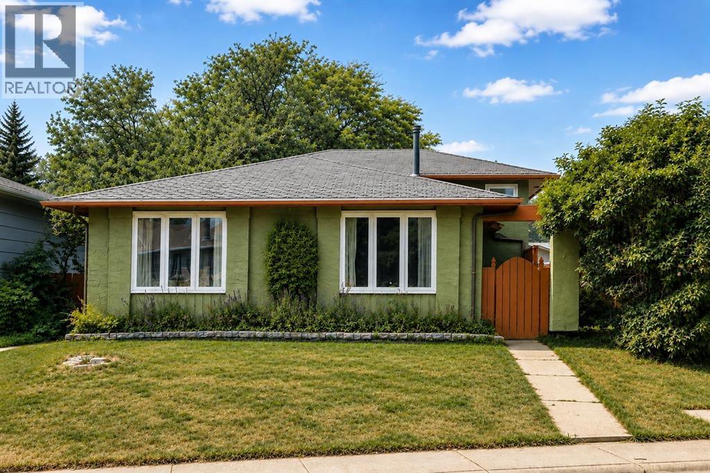 136 Midlawn Close SE