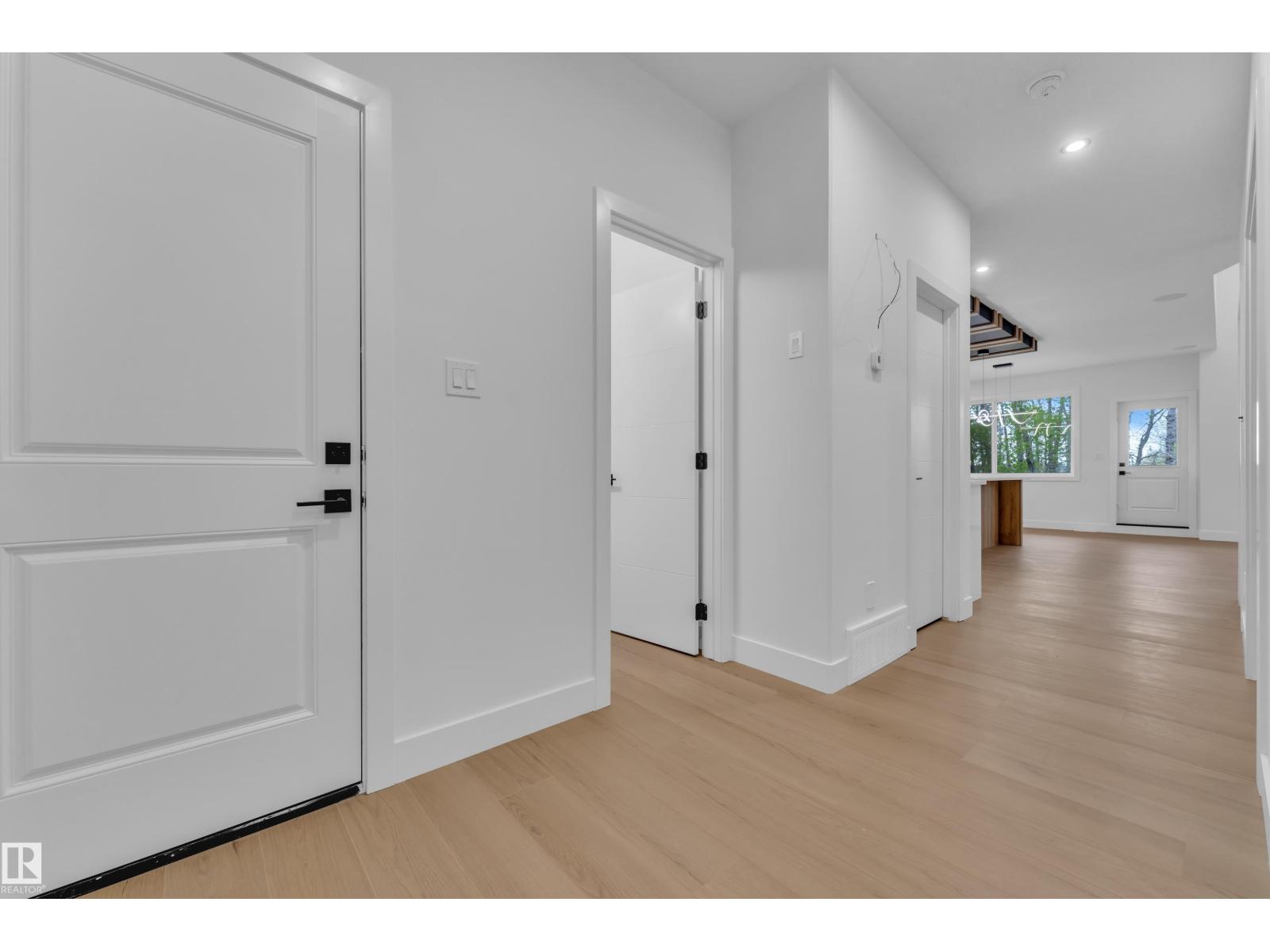 59 Renwyck PL