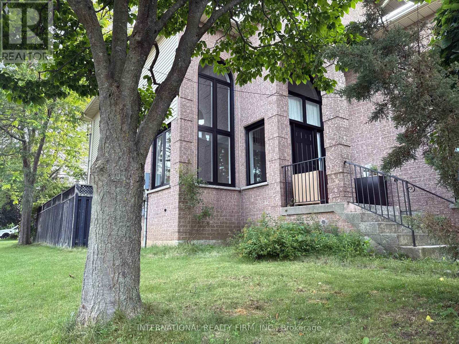 43 FALCONRIDGE DRIVE