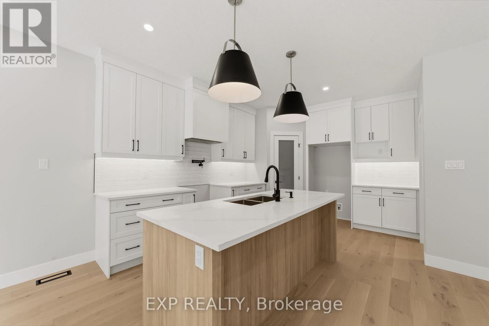 LOT 11 HEAD STREET N