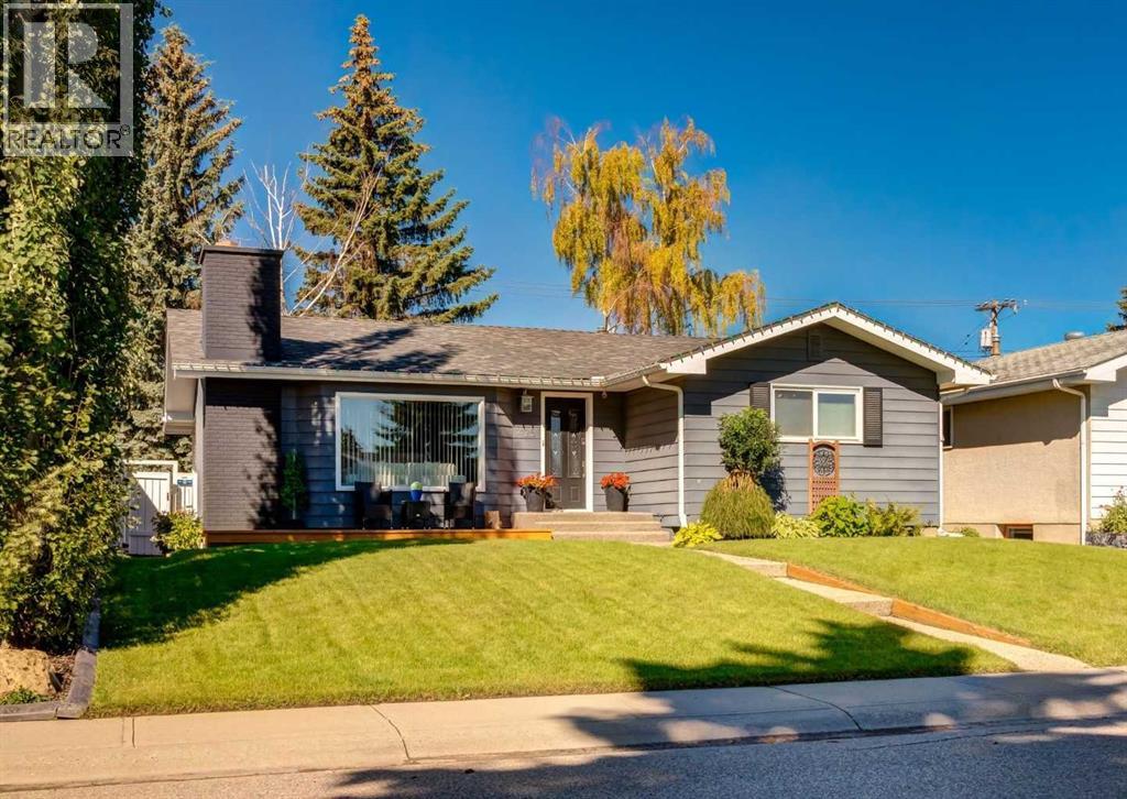 425 Woodland Crescent SE