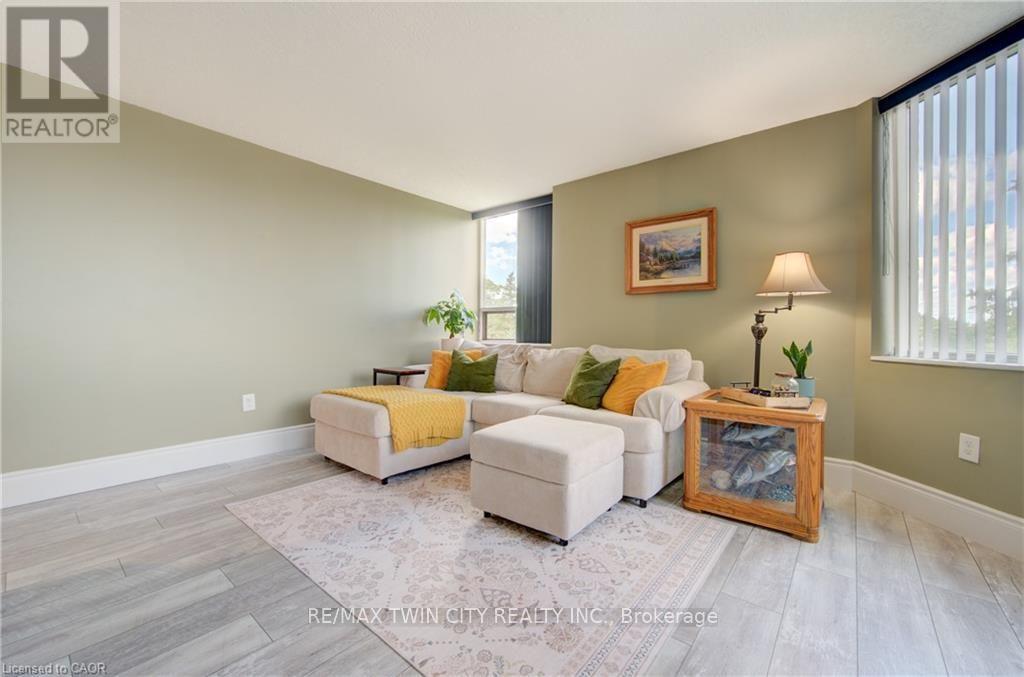 409 - 3227 KING STREET E